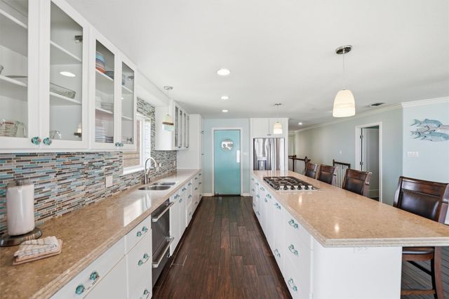7712 Channelview Drive, Galveston, TX 77554