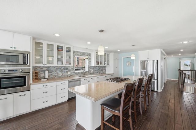 7712 Channelview Drive, Galveston, TX 77554