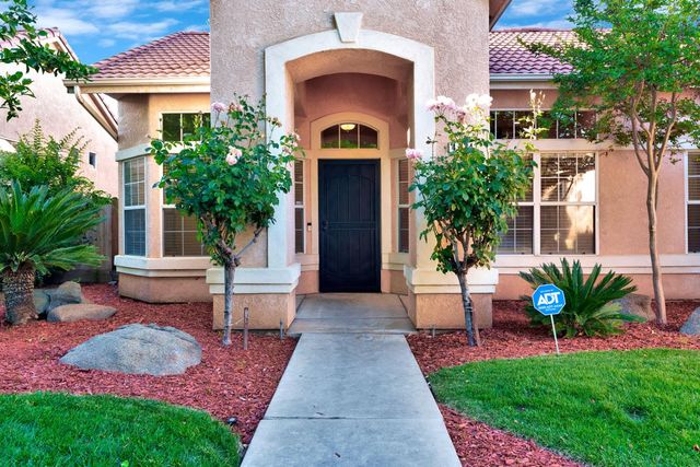 4634 W Oak Park Drive, Fresno, CA 93722