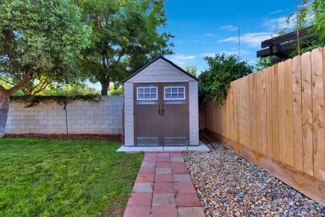 4634 W Oak Park Drive, Fresno, CA 93722