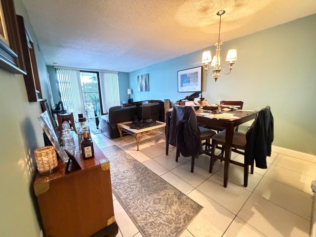 3300 NW 46th Street 104, Oakland Park, FL 33309
