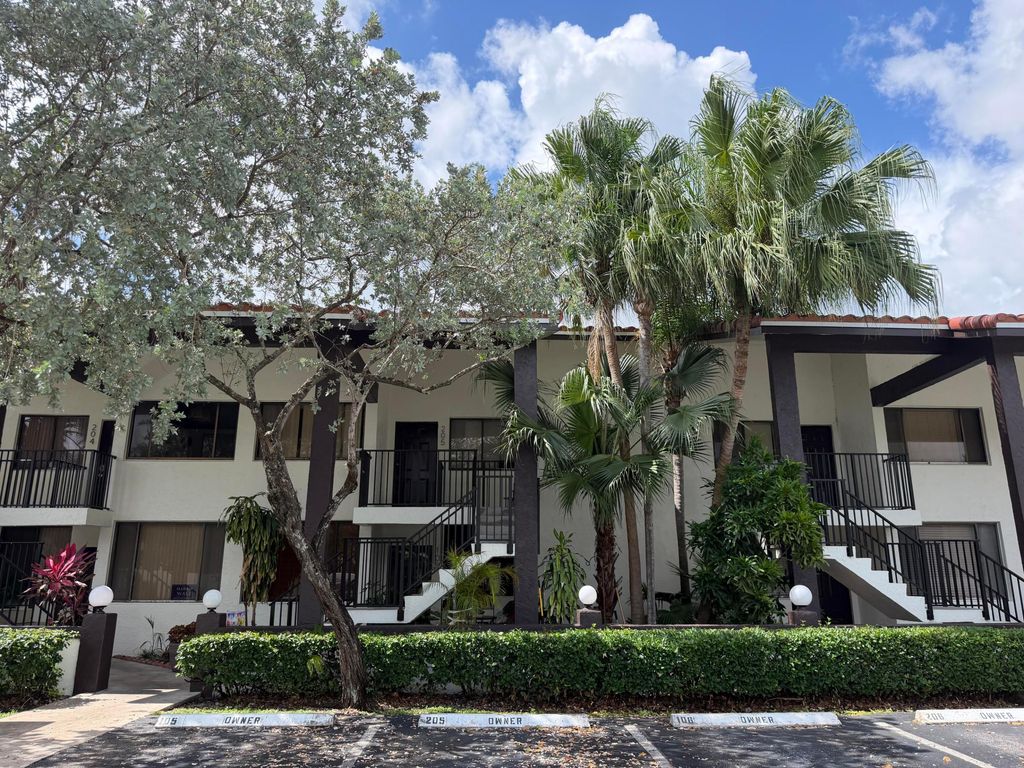 3300 NW 46th Street 104, Oakland Park, FL 33309