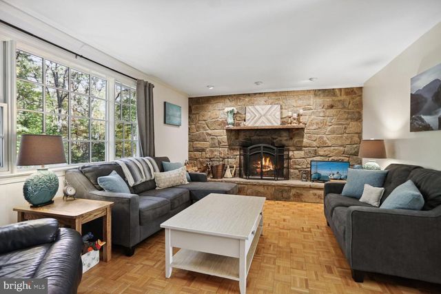 2300 CHESHIRE LN, Alexandria, VA 22307