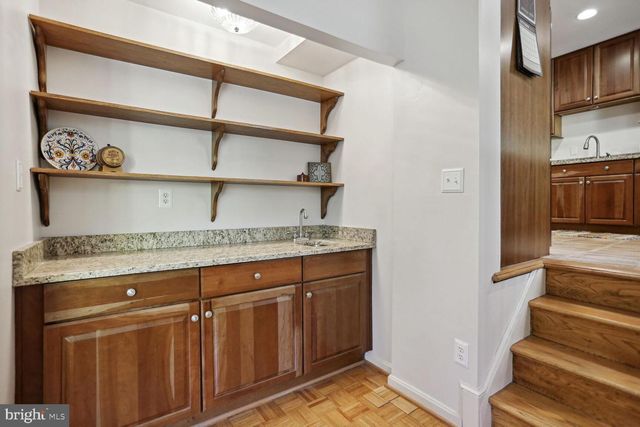 2300 CHESHIRE LN, Alexandria, VA 22307