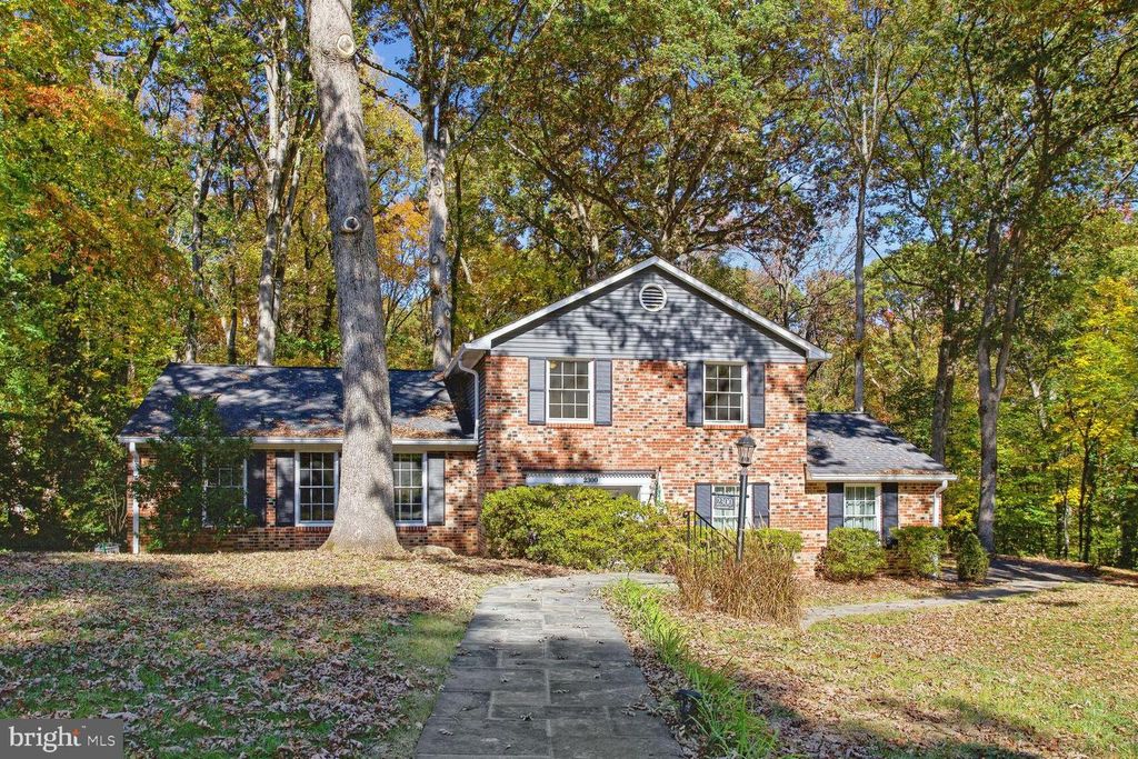 2300 CHESHIRE LN, Alexandria, VA 22307
