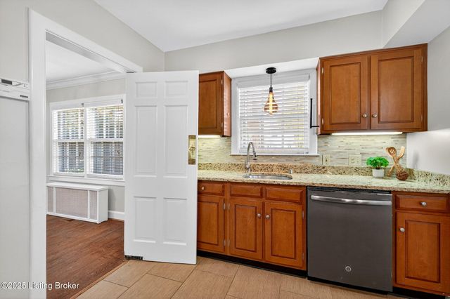 2325 Broadmeade Rd 1, Seneca Gardens, KY 40205