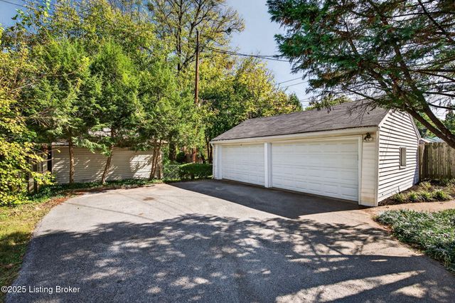 2325 Broadmeade Rd 1, Seneca Gardens, KY 40205