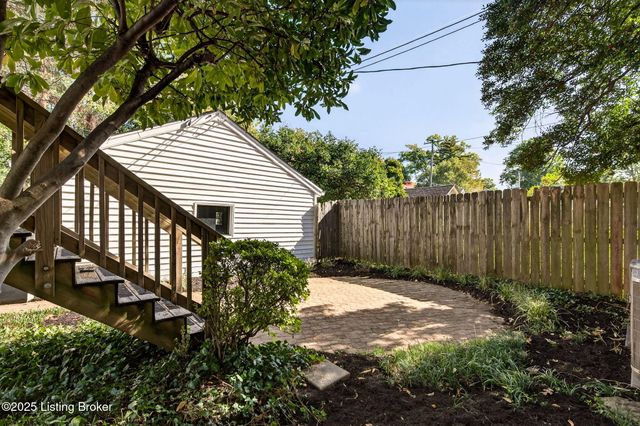 2325 Broadmeade Rd 1, Seneca Gardens, KY 40205