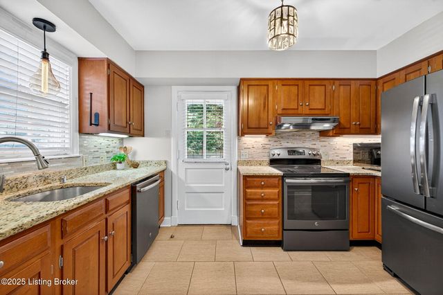 2325 Broadmeade Rd 1, Seneca Gardens, KY 40205