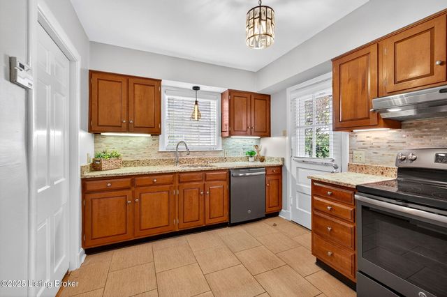 2325 Broadmeade Rd 1, Seneca Gardens, KY 40205