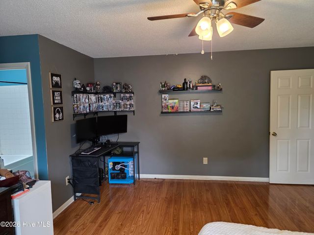 213 Teakwood Place, Midway Park, NC 28544