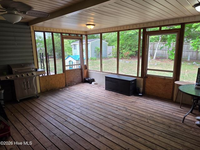 213 Teakwood Place, Midway Park, NC 28544