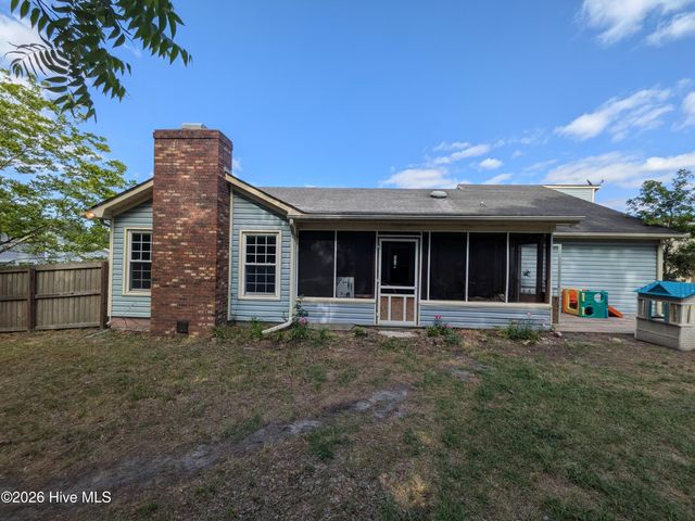 213 Teakwood Place, Midway Park, NC 28544