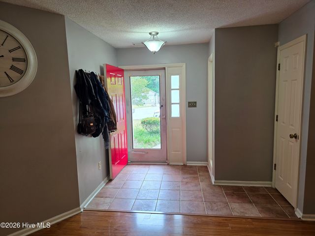 213 Teakwood Place, Midway Park, NC 28544