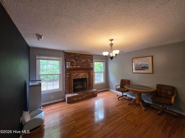 213 Teakwood Place, Midway Park, NC 28544