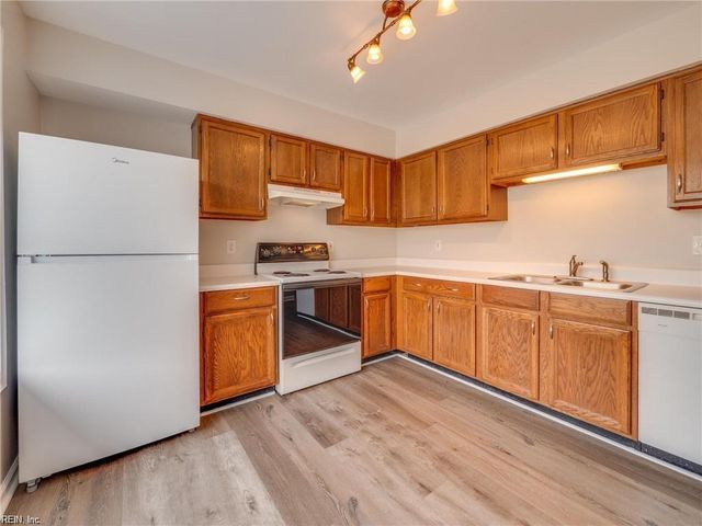 126 Whitewater DR, Newport News, VA 23608