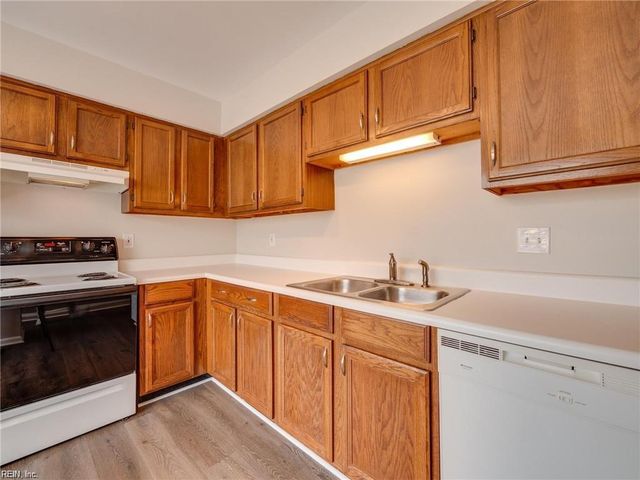 126 Whitewater DR, Newport News, VA 23608