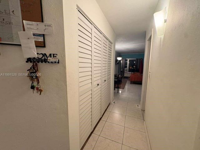 18707 NE 2nd Ave 919, Miami, FL 33179