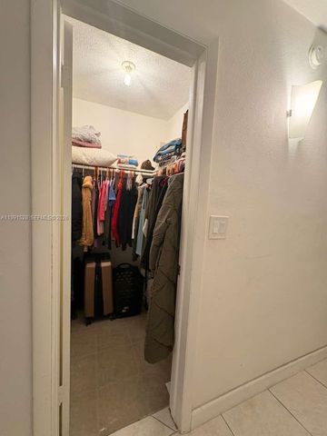 18707 NE 2nd Ave 919, Miami, FL 33179