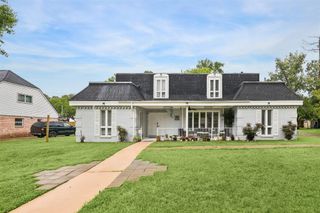 7511 Theisswood Road, Spring, TX 77379