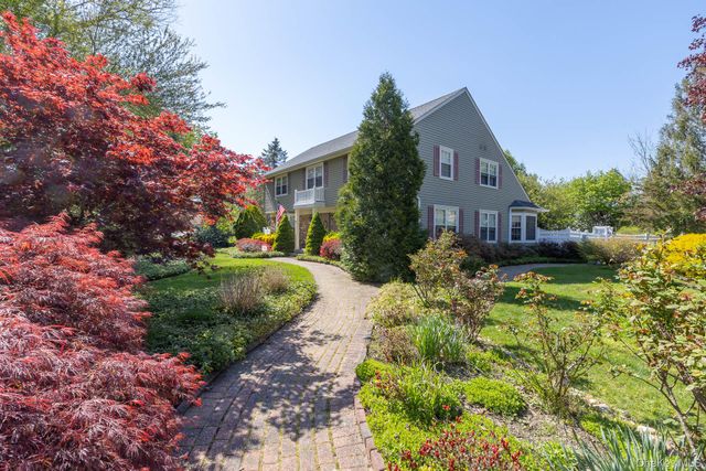 7 Lake Lane, Lake Grove, NY 11755