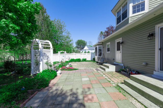 7 Lake Lane, Lake Grove, NY 11755