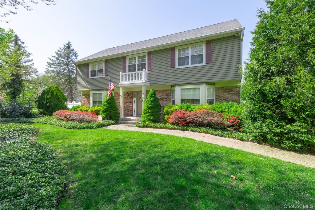 7 Lake Lane, Lake Grove, NY 11755