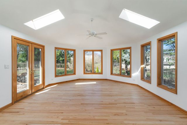 1449 S Shore Court, Barrington, IL 60010