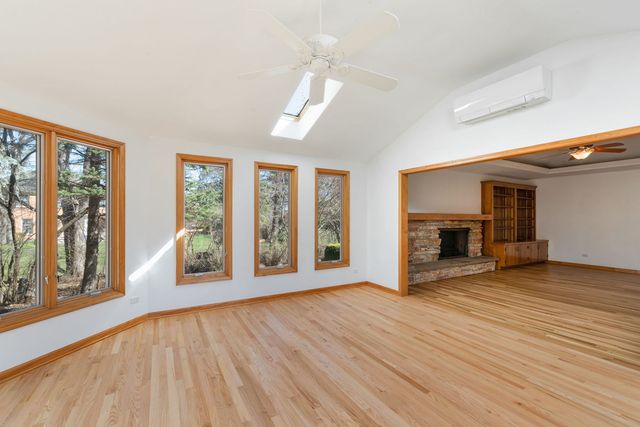 1449 S Shore Court, Barrington, IL 60010