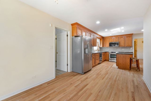 1449 S Shore Court, Barrington, IL 60010