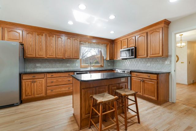 1449 S Shore Court, Barrington, IL 60010