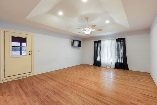 1449 S Shore Court, Barrington, IL 60010