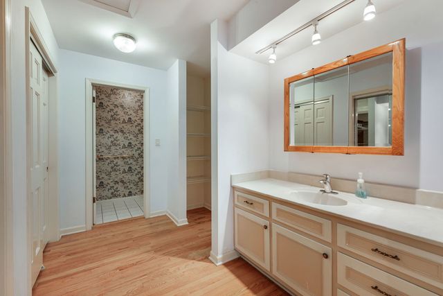 1449 S Shore Court, Barrington, IL 60010