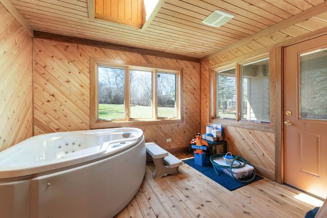 1449 S Shore Court, Barrington, IL 60010