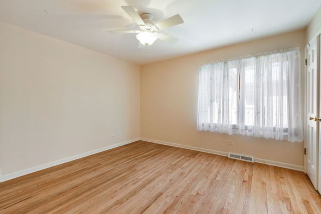 1449 S Shore Court, Barrington, IL 60010