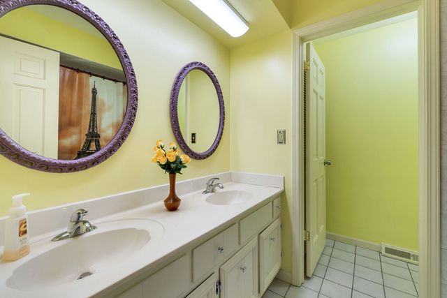 1449 S Shore Court, Barrington, IL 60010