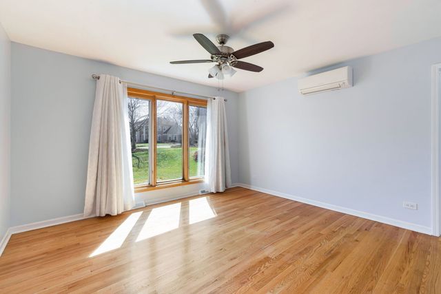 1449 S Shore Court, Barrington, IL 60010