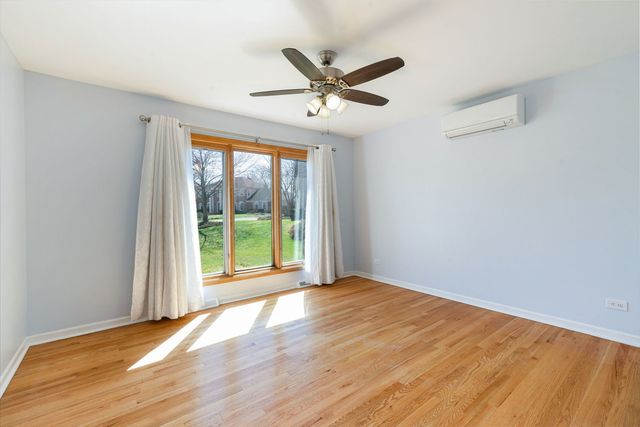 1449 S Shore Court, Barrington, IL 60010