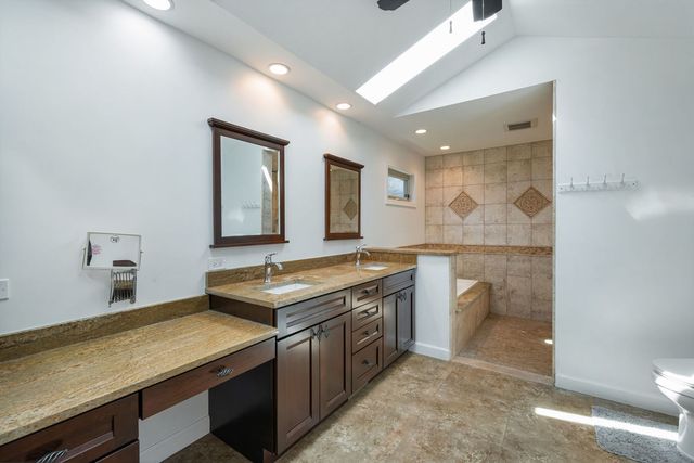 1449 S Shore Court, Barrington, IL 60010