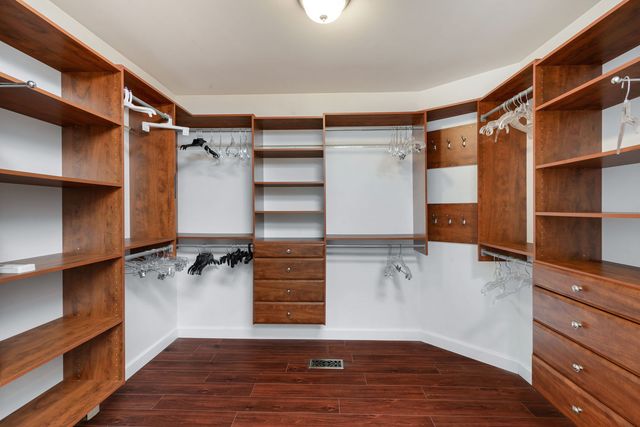 1449 S Shore Court, Barrington, IL 60010