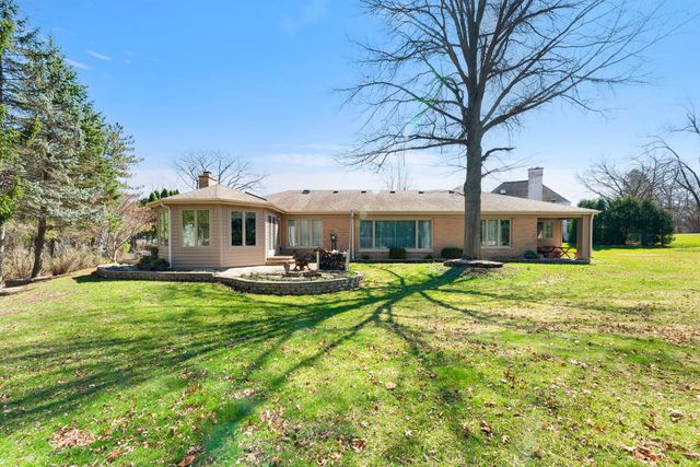 1449 S Shore Court, Barrington, IL 60010