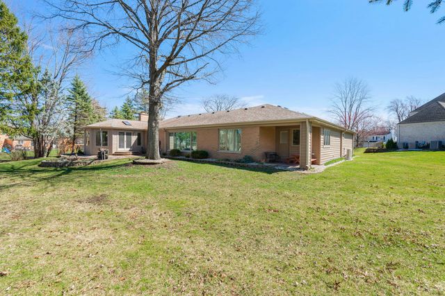 1449 S Shore Court, Barrington, IL 60010