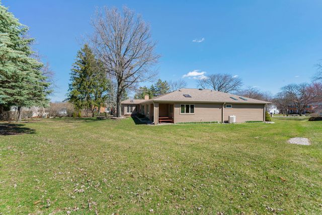 1449 S Shore Court, Barrington, IL 60010