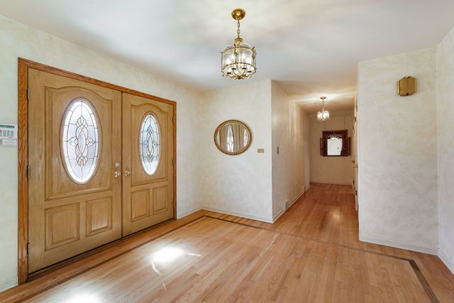 1449 S Shore Court, Barrington, IL 60010