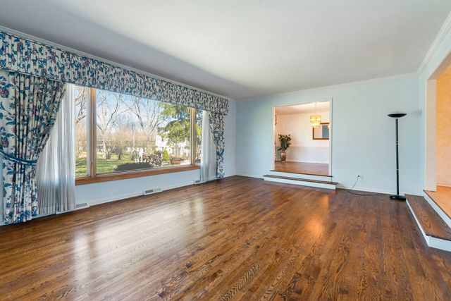 1449 S Shore Court, Barrington, IL 60010