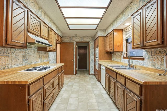 4523 Spotted Oak Woods, San Antonio, TX 78249