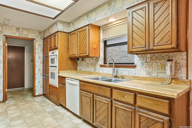 4523 Spotted Oak Woods, San Antonio, TX 78249