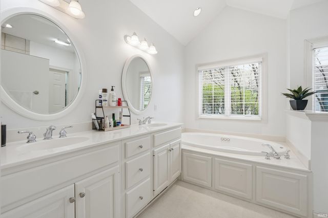 12030 Sycamore Lakes Court, Fort Wayne, IN 46814