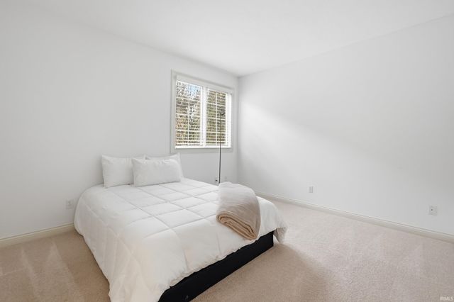 12030 Sycamore Lakes Court, Fort Wayne, IN 46814