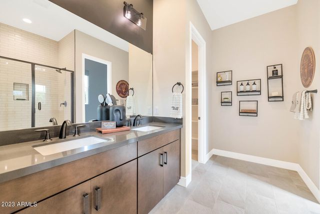 10118 E TESLA Avenue, Mesa, AZ 85212
